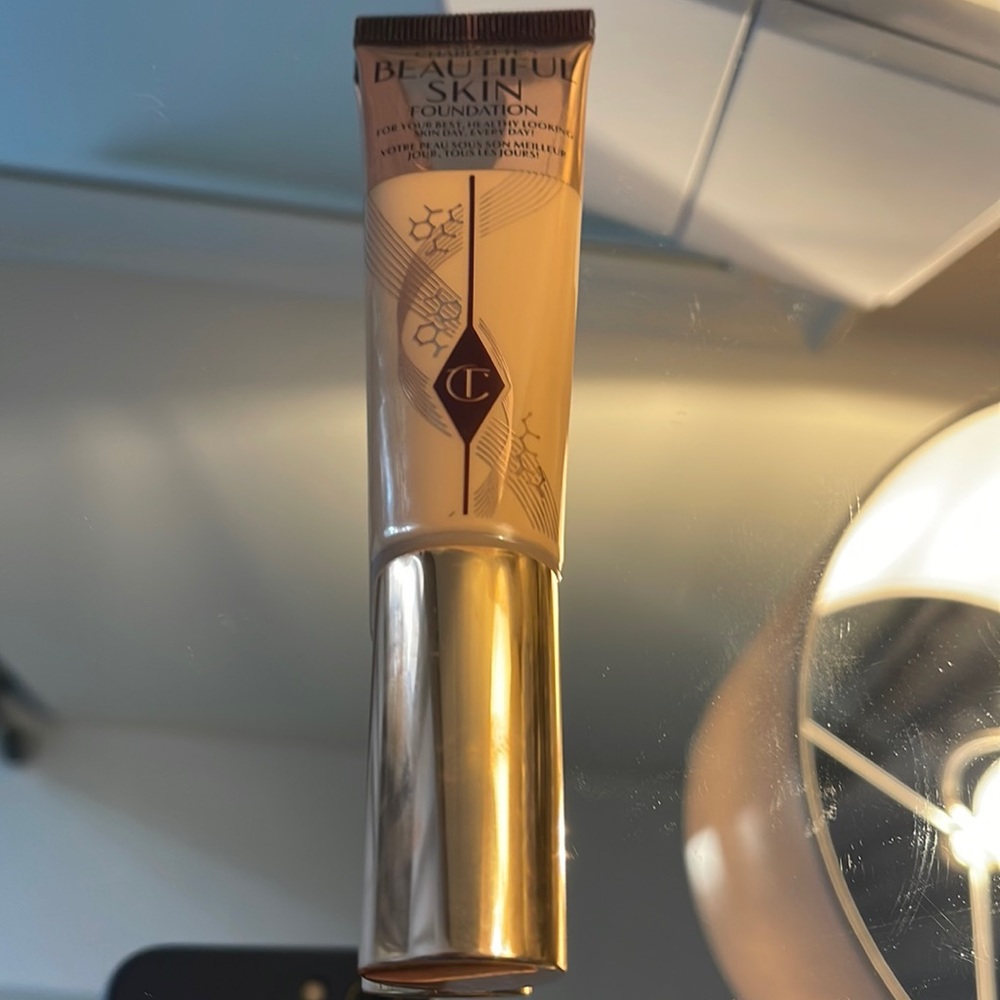 Charlotte Tilbury Beautiful Skin Foundation 6 Neutral